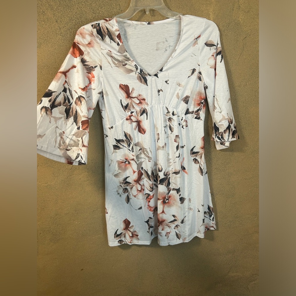 Dress3/4 length loose fit sleeves creme and floral print